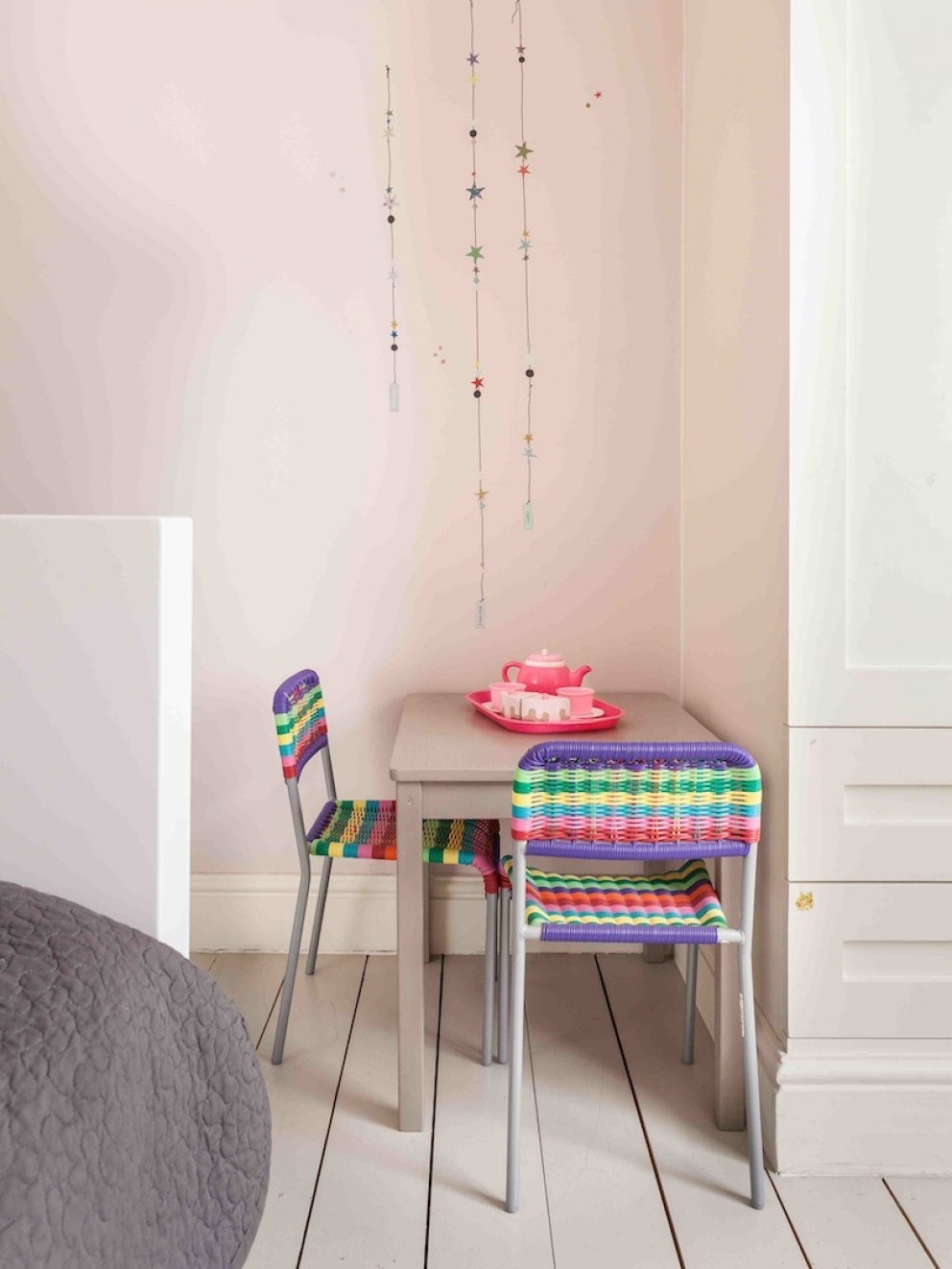 Fun kids' bedrooms in Fulham | Children's room with chair and table | Interior Designers